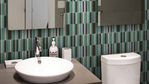 bathroom backsplash glass tile